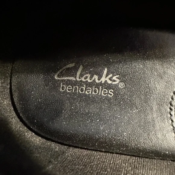 Clark Bendables Black Leather Shoes - Picture 2 of 5